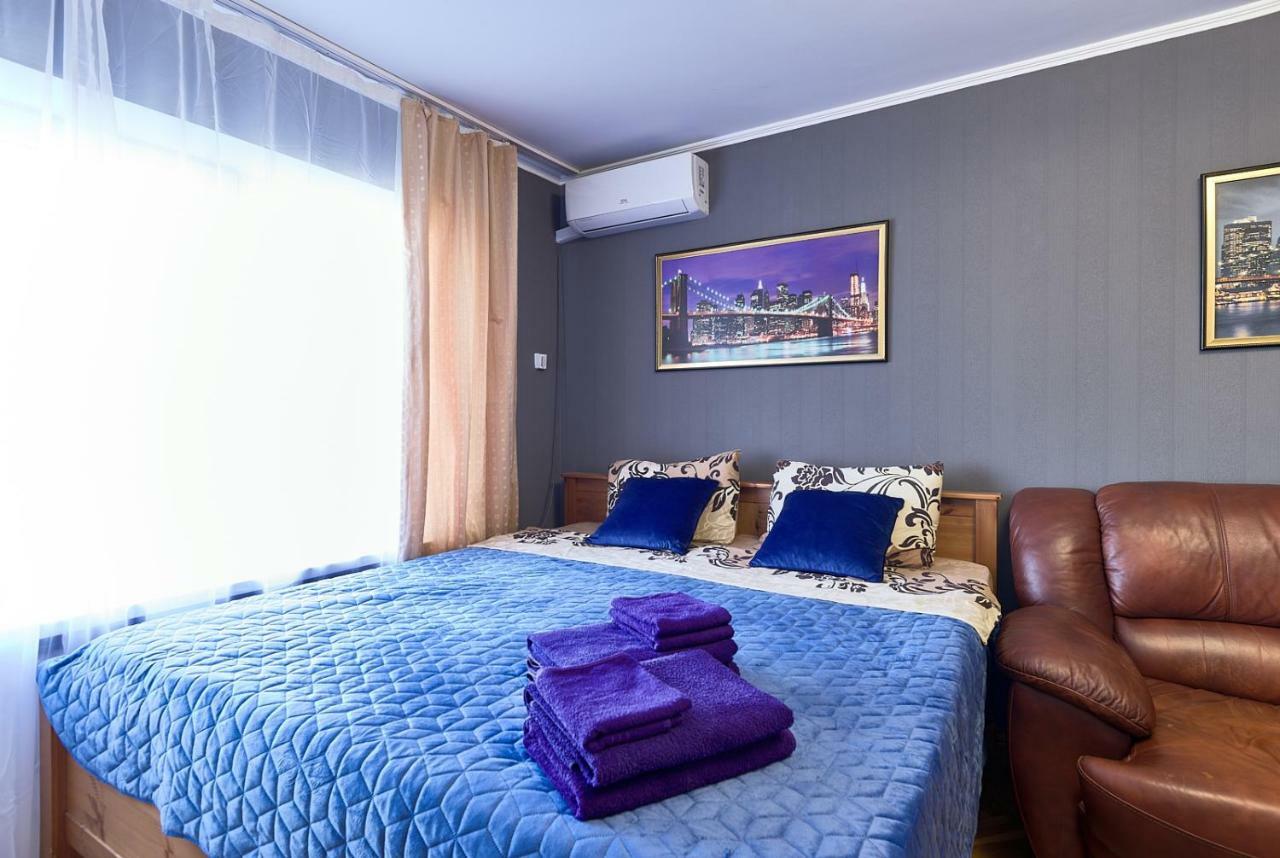 Modern Trio: Central Metro Apartments Kyiv Exterior photo