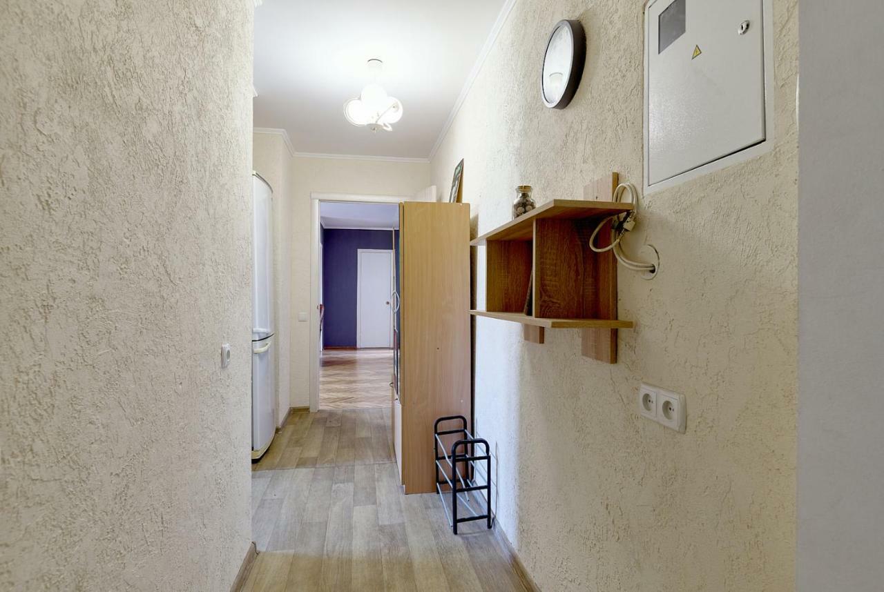 Modern Trio: Central Metro Apartments Kyiv Exterior photo