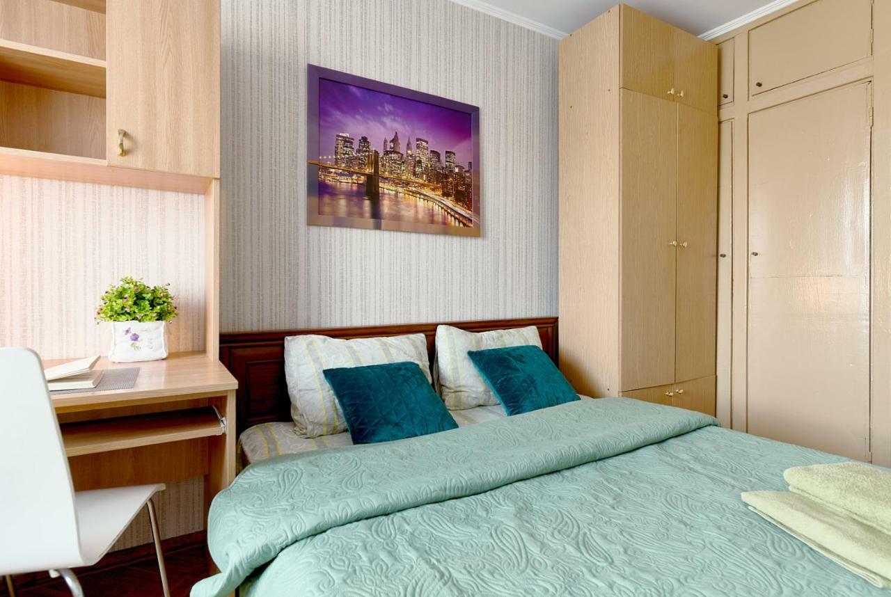 Modern Trio: Central Metro Apartments Kyiv Exterior photo