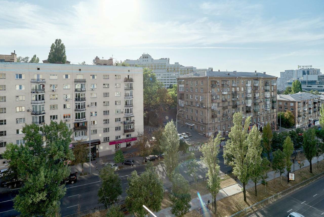 Modern Trio: Central Metro Apartments Kyiv Exterior photo