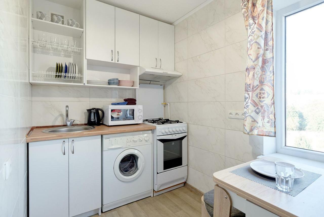 Modern Trio: Central Metro Apartments Kyiv Exterior photo